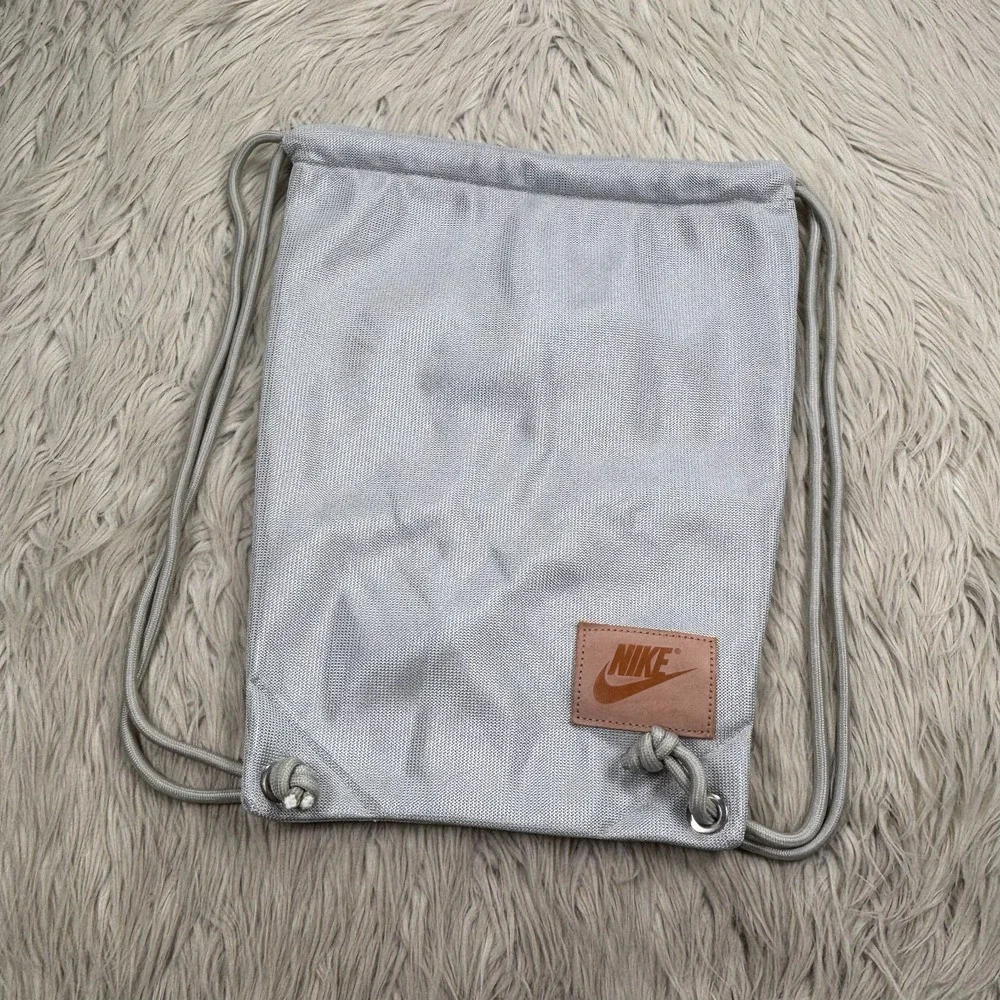 gray nike backpack mesh Shop Brasilia Training (26L) The two Nike | Bags | Nike